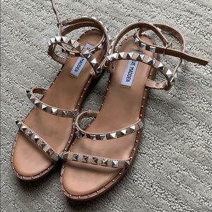 Steve Madden travel sandal nude. Worn 3 times sz 7